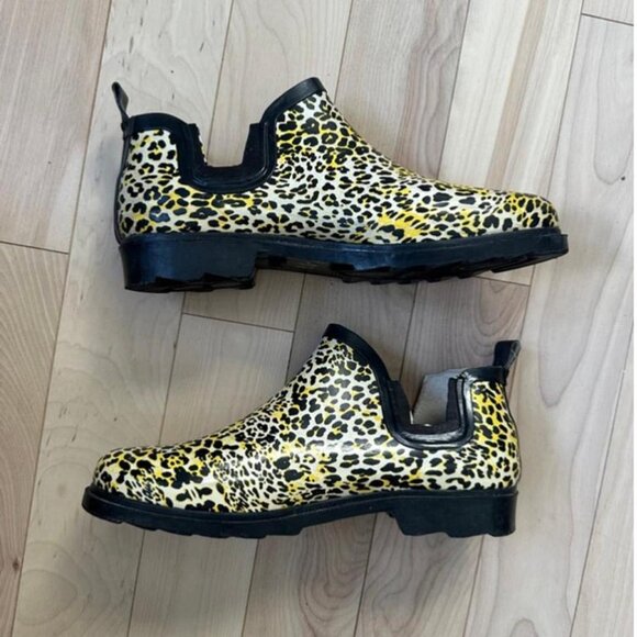 Volks Walker Bold yellow and black leopard print short rain boots - Picture 7 of 7